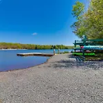 Ski, Hike And More Poconos Home With Hot Tub