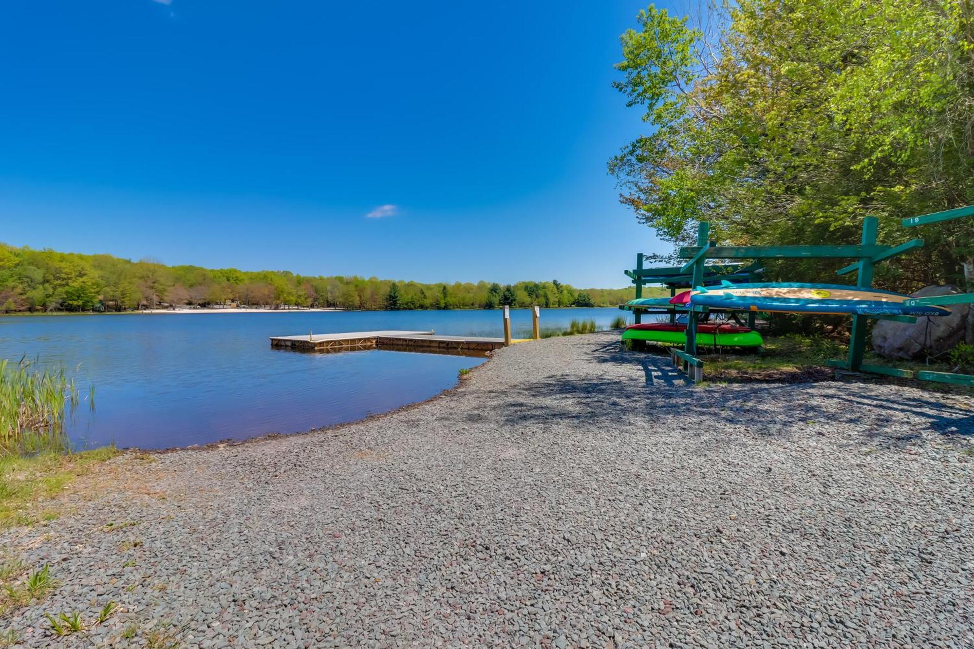 Ski, Hike And Poconos With Hot Tub Holiday home *