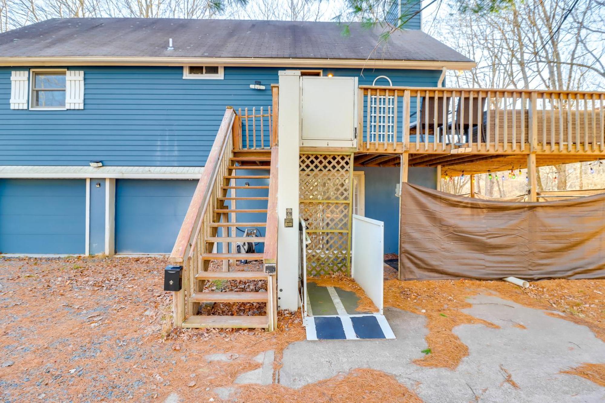 Holiday home Ski, Hike And Poconos With Hot Tub *
