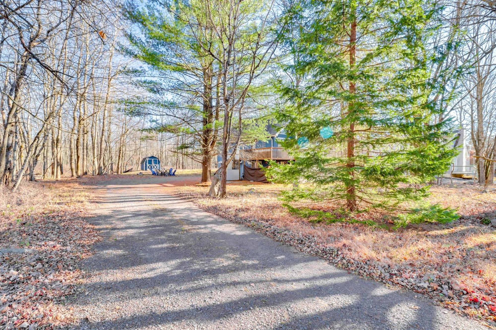 Holiday home Ski, Hike And Poconos With Hot Tub Blakeslee