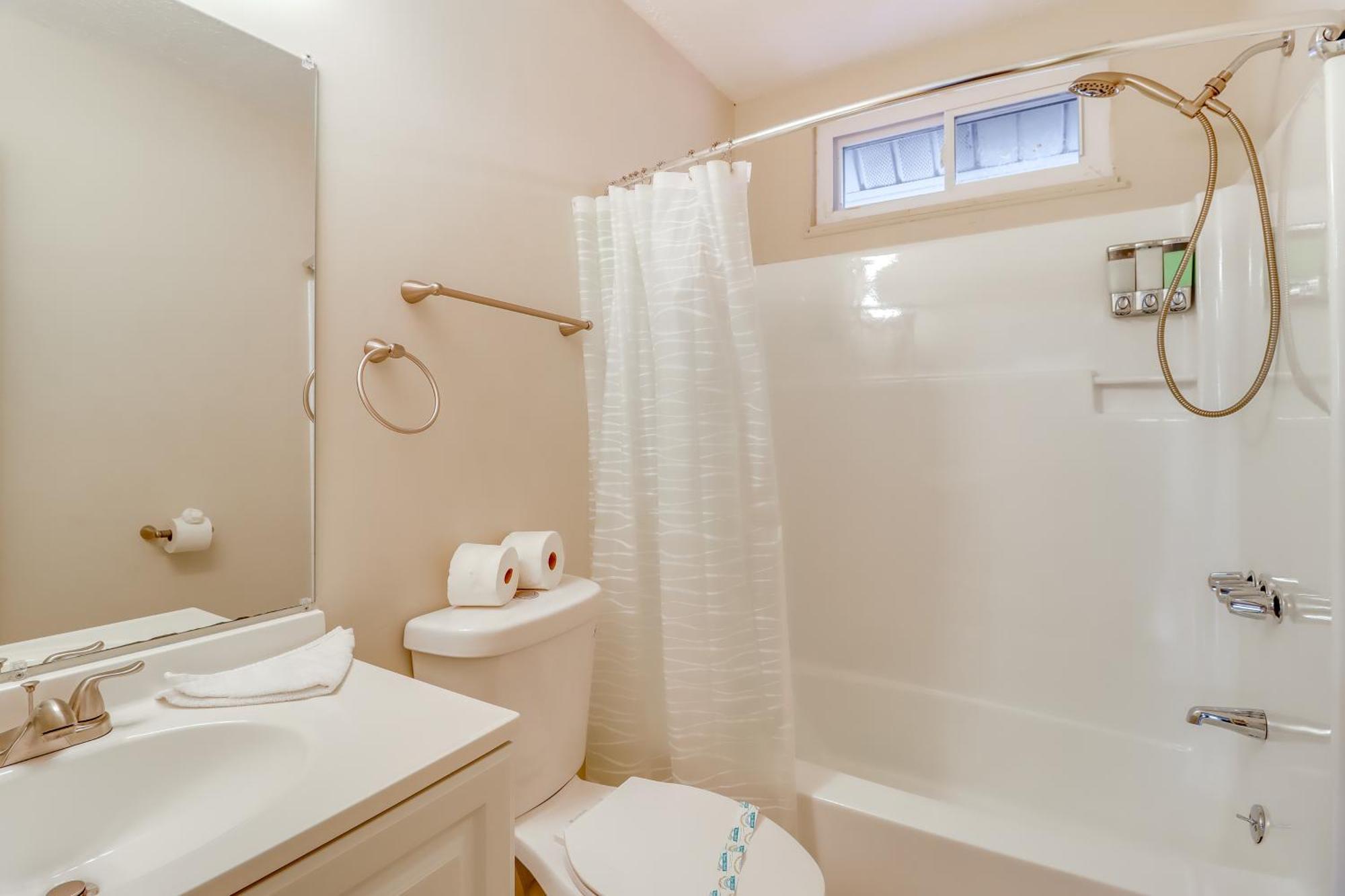 Ski, Hike And Poconos With Hot Tub *