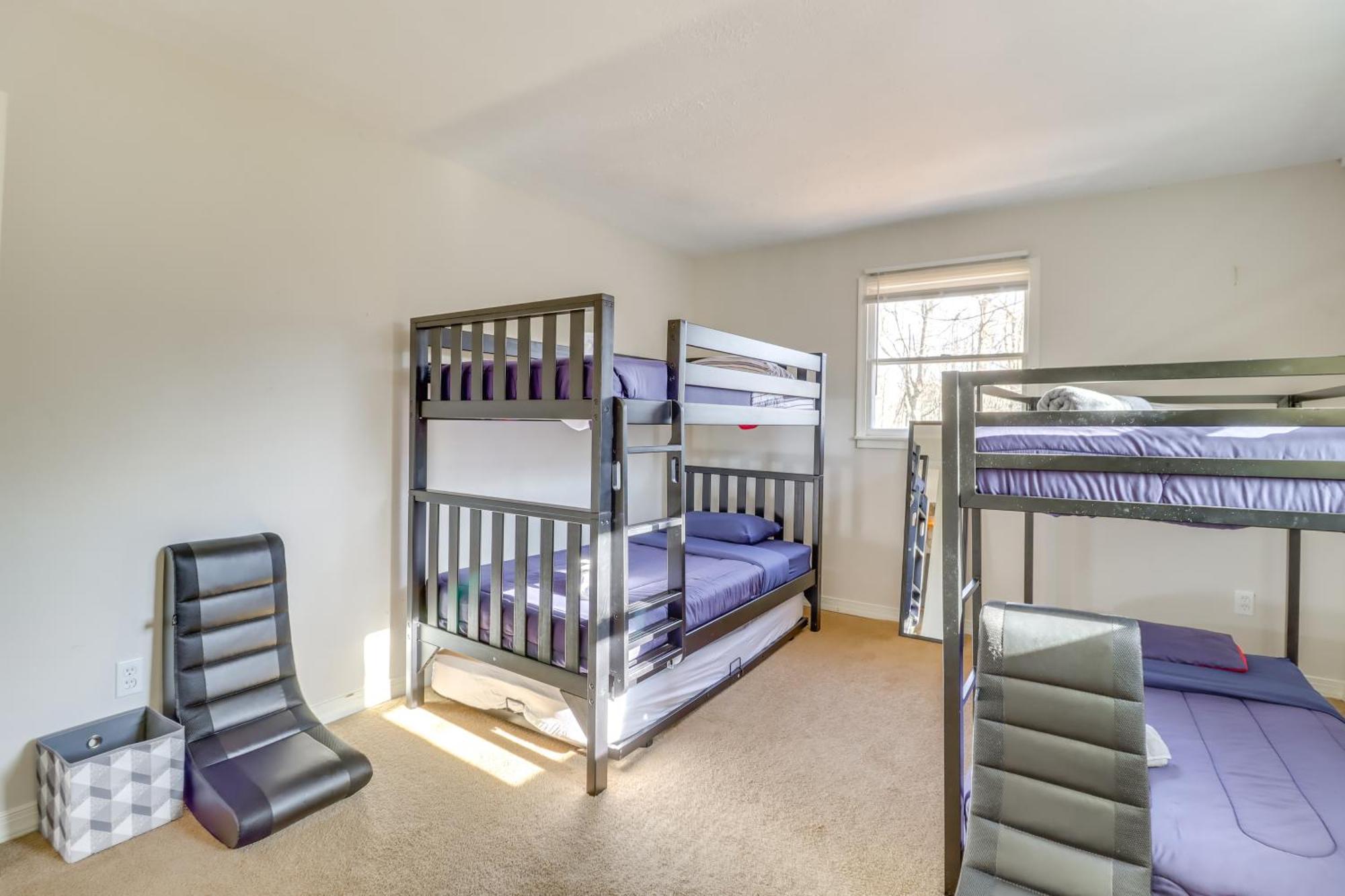 Ski, Hike And Poconos With Hot Tub Holiday home *