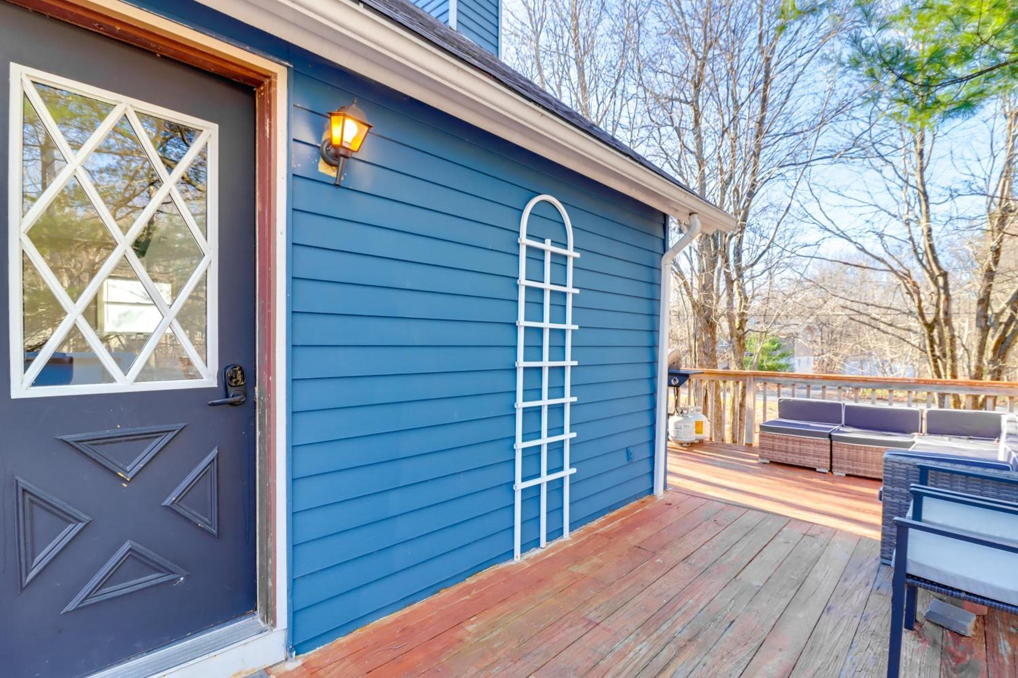 Holiday home Ski, Hike And Poconos With Hot Tub *