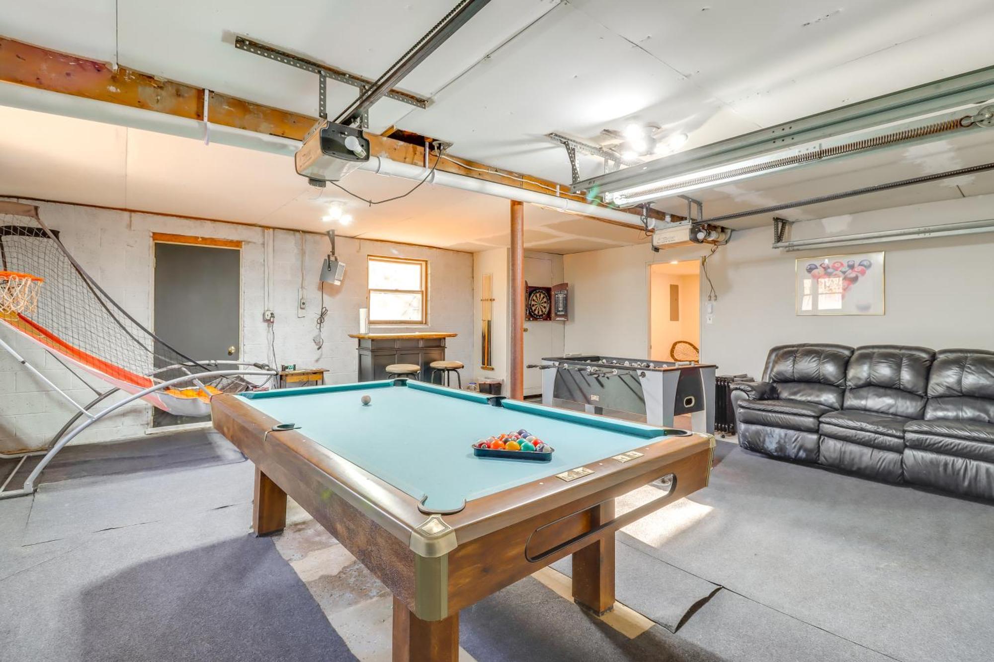 Holiday home Ski, Hike And Poconos With Hot Tub *